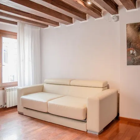 Superior In Via Garibaldi By Bricola * Velence