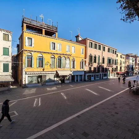 Superior In Via Garibaldi By Bricola アパート ヴェネツィア