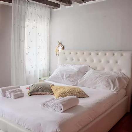 Superior In Via Garibaldi By Bricola アパート ヴェネツィア