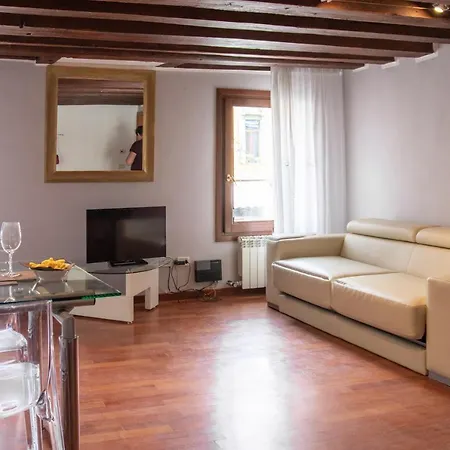 Superior In Via Garibaldi By Bricola アパート