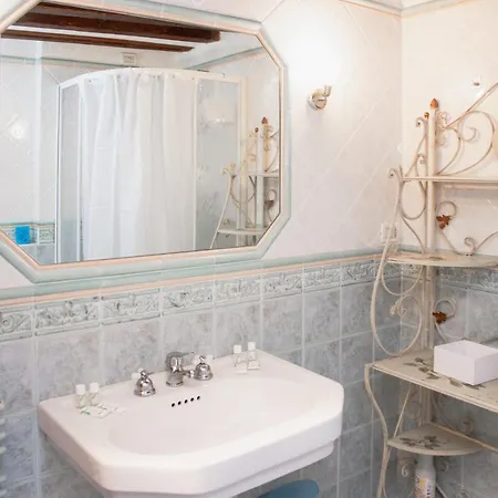 Superior In Via Garibaldi By Bricola アパート