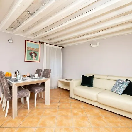 アパート Superior In Via Garibaldi By Bricola