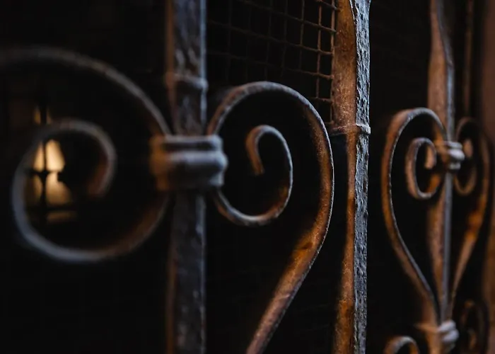 Superior In Via Garibaldi By Bricola Venecia